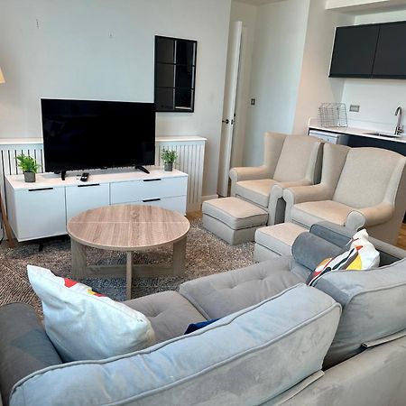 Lovely 1 Bed Apartment - Old Trafford Манчестър Екстериор снимка