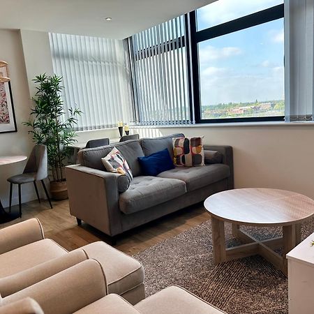 Lovely 1 Bed Apartment - Old Trafford Манчестър Екстериор снимка