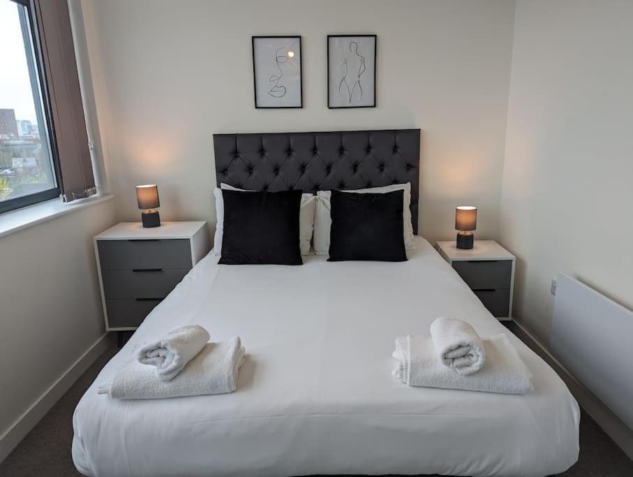 Lovely 1 Bed Apartment - Old Trafford Манчестър Екстериор снимка