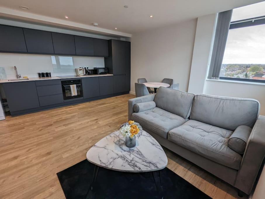 Lovely 1 Bed Apartment - Old Trafford Манчестър Екстериор снимка