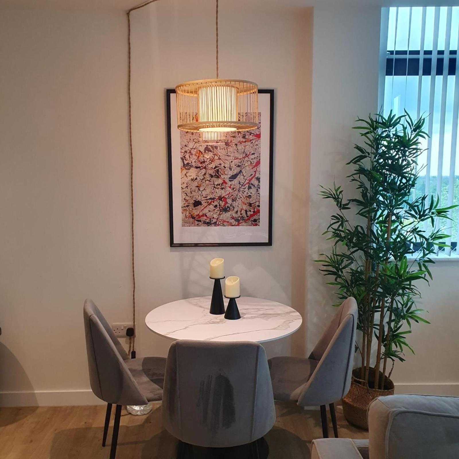 Lovely 1 Bed Apartment - Old Trafford Манчестър Екстериор снимка