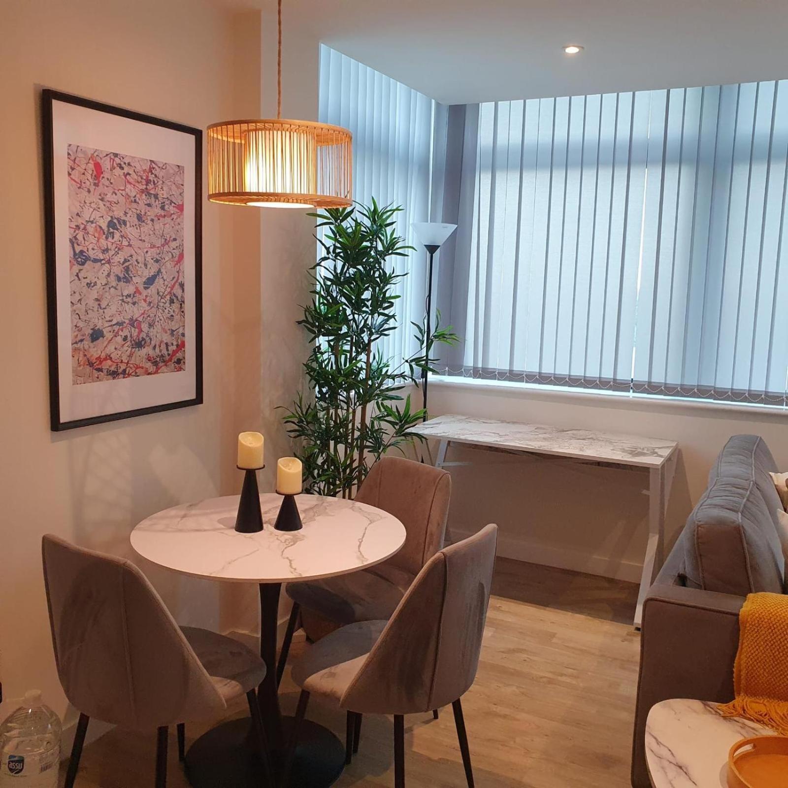 Lovely 1 Bed Apartment - Old Trafford Манчестър Екстериор снимка