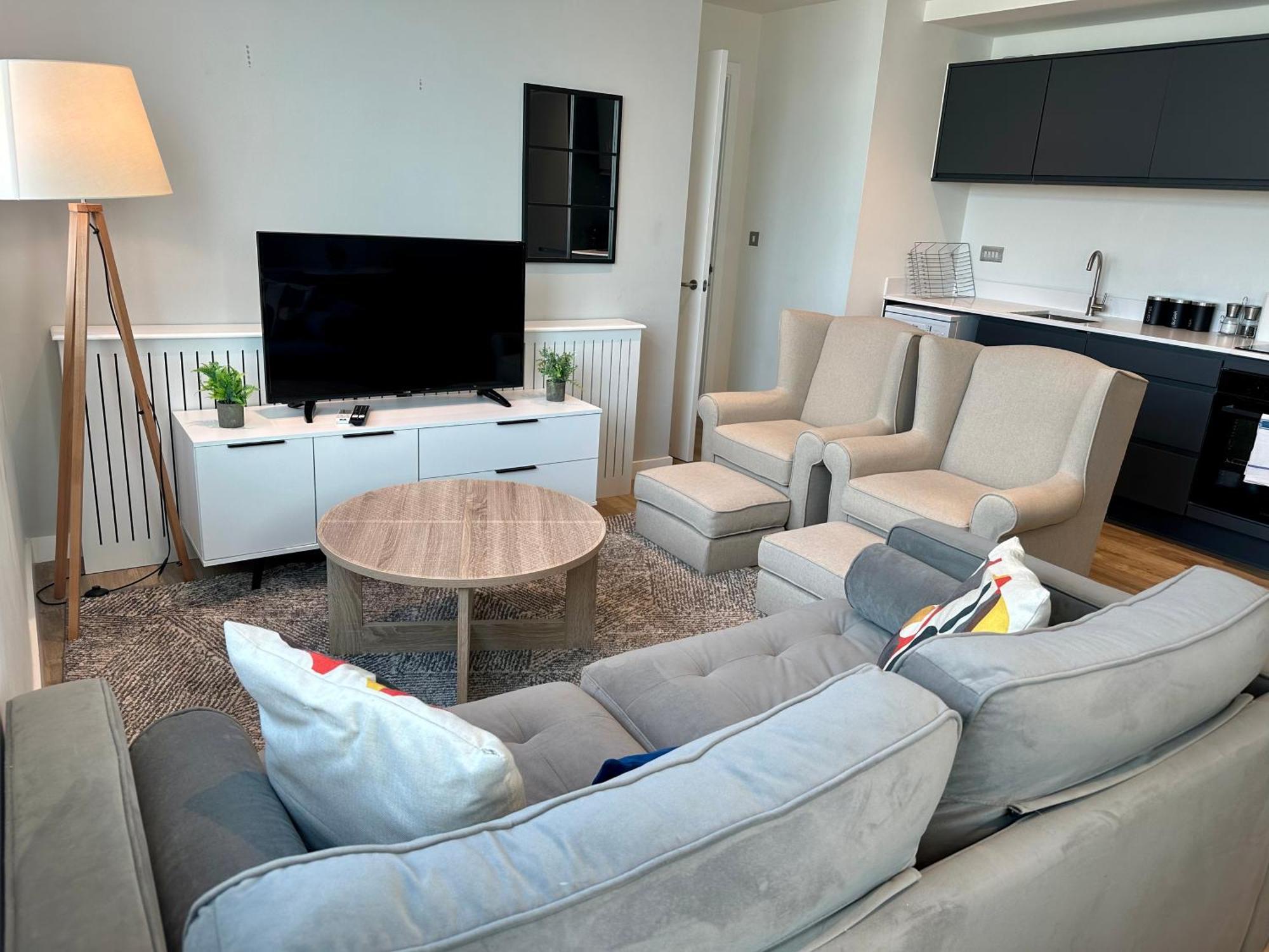 Lovely 1 Bed Apartment - Old Trafford Манчестър Екстериор снимка